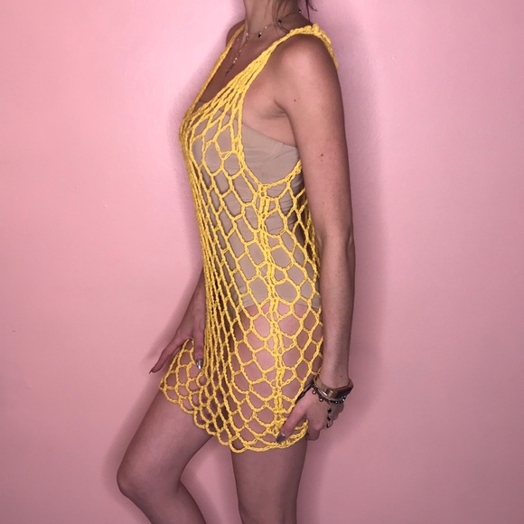 ❌ SOLD ❌ yellow crochet swim cover up - Picture 3 of 4